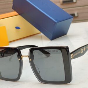 Louis Vuitton Womens Sunglasses with Origin Box Z2520