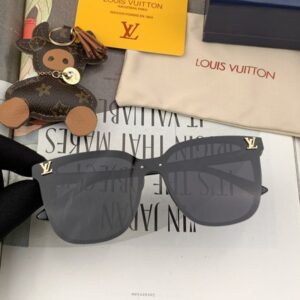 Louis Vuitton Womens Sunglasses with Origin Box L0839