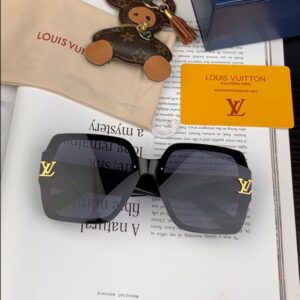 Louis Vuitton Womens Sunglasses with Origin Box L1200