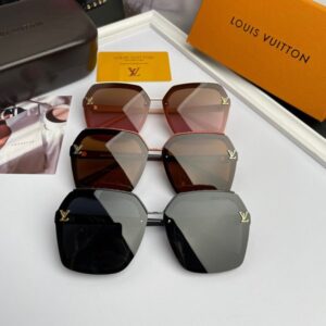 Louis Vuitton Womens Sunglasses with Origin Box