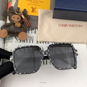 Louis Vuitton Womens Sunglasses with Origin Box L2122