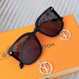 Louis Vuitton Womens Sunglasses with Origin Box Z1558