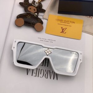 Louis Vuitton Womens Sunglasses with Origin Box L031