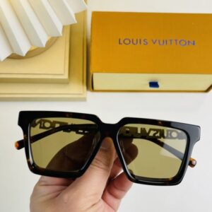 Louis Vuitton Womens Sunglasses with Origin Box Z1726