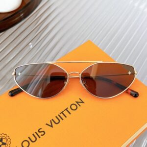 Louis Vuitton Womens Sunglasses with Origin Box Z1638
