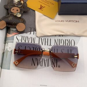 Louis Vuitton Womens Sunglasses with Origin Box L220