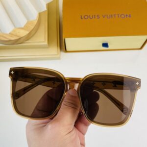 Louis Vuitton Womens Sunglasses with Origin Box Z0517