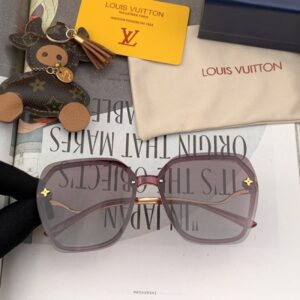 Louis Vuitton Womens Sunglasses with Origin Box L9007