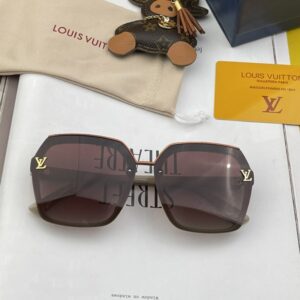 Louis Vuitton Womens Sunglasses with Origin Box L30157