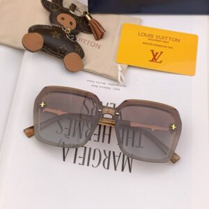 Louis Vuitton Womens Sunglasses with Origin Box L0810