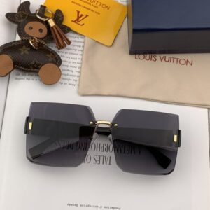Louis Vuitton Womens Sunglasses with Origin Box L50217