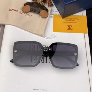 Louis Vuitton Womens Sunglasses with Origin Box L8001
