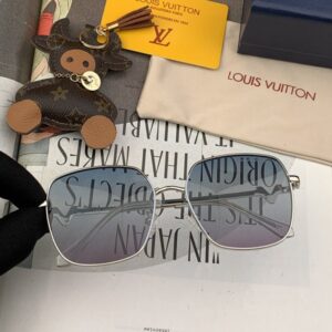Louis Vuitton Womens Sunglasses with Origin Box L7059