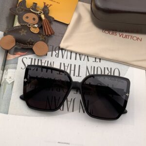 Louis Vuitton Womens Sunglasses with Origin Box L2670