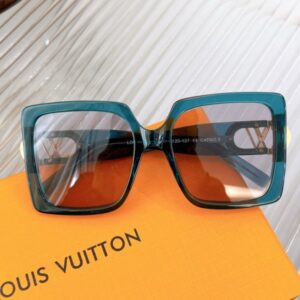 Louis Vuitton Womens Sunglasses with Origin Box 2199