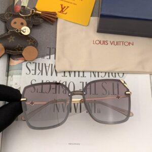 Louis Vuitton Womens Sunglasses with Origin Box L9008