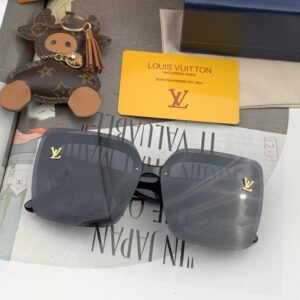 Louis Vuitton Womens Sunglasses with Origin Box L0923