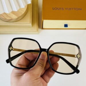Louis Vuitton Womens Sunglasses with Origin Box Z1668E