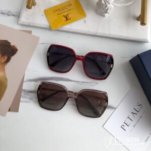 Louis Vuitton Womens Sunglasses with Origin Box 20580