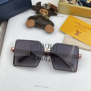 Louis Vuitton Womens Sunglasses with Origin Box L9830