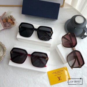 Louis Vuitton Womens Sunglasses with Origin Box 30157