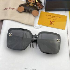 Louis Vuitton Womens Sunglasses with Origin Box L0101