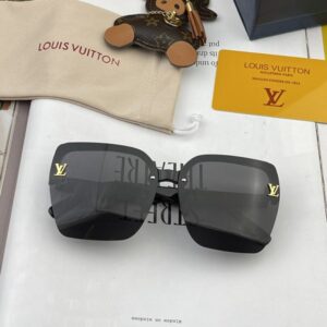 Louis Vuitton Womens Sunglasses with Origin Box L0366