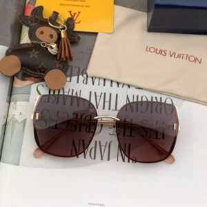 Louis Vuitton Womens Sunglasses with Origin Box L1103