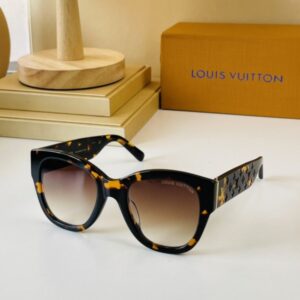 Louis Vuitton Womens Sunglasses with Origin Box Z1608E
