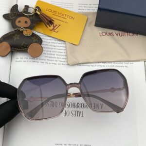Louis Vuitton Womens Sunglasses with Origin Box L2932