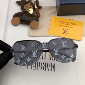 Louis Vuitton Womens Sunglasses with Origin Box L9822
