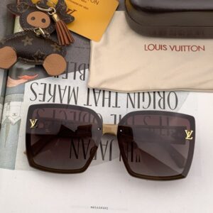 Louis Vuitton Womens Sunglasses with Origin Box L50186