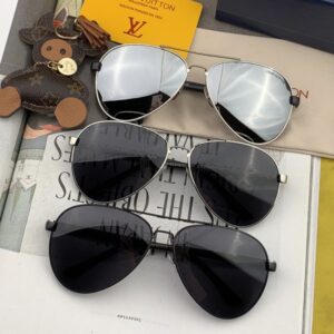 Louis Vuitton Men Womens Sunglasses with Origin Box L89