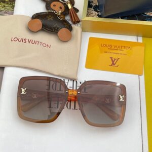 Louis Vuitton Womens Sunglasses with Origin Box L0101