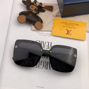Louis Vuitton Womens Sunglasses with Origin Box L811